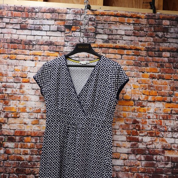 Boden Shift Dress, Sleeveless V Shape Crossover Bodice, Knee length US Sz 6B - Picture 2 of 14